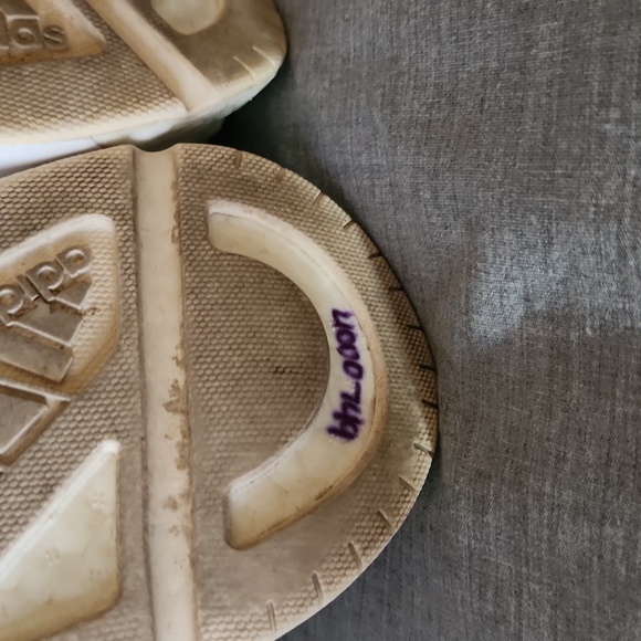 Adidas womans white size 7.5 response foam tennis shoe - Picture 8 of 16